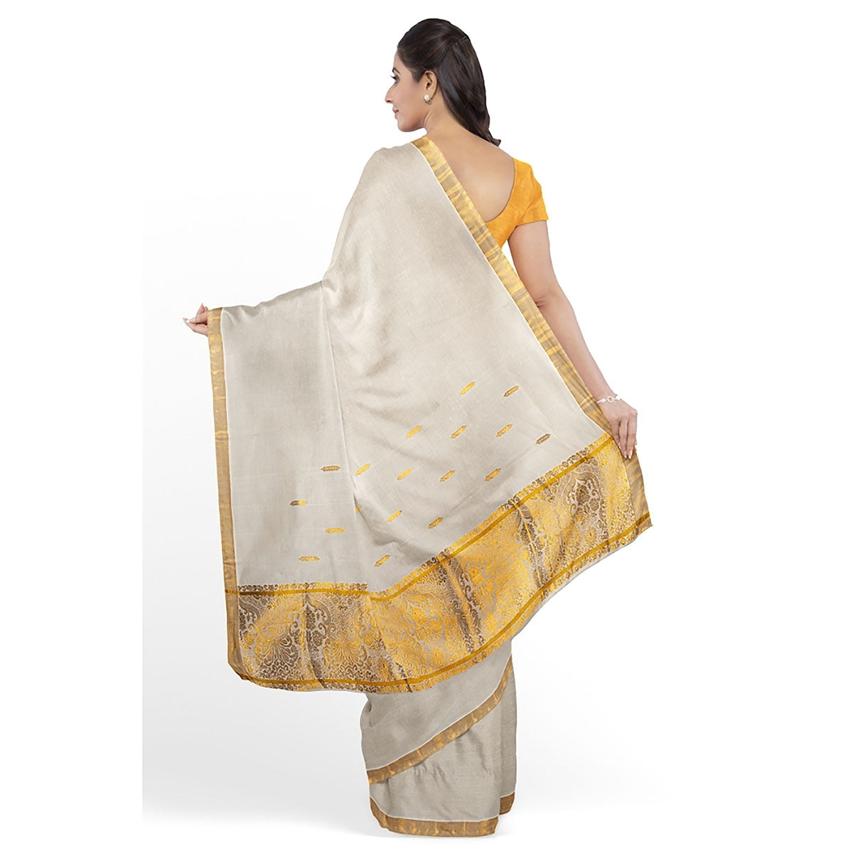 Kerala Kavasu Sarees.